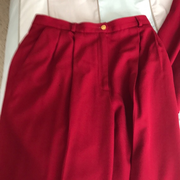 Woman’s wool pants suit - Picture 4 of 5